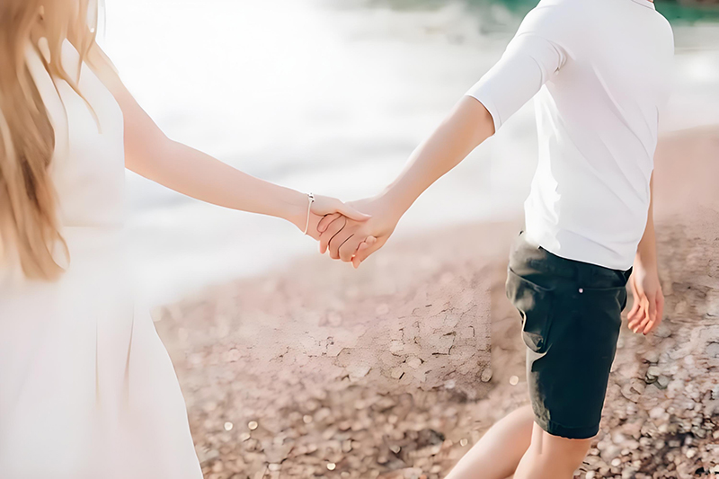 在情感博弈中通过以退为进的策略使女神